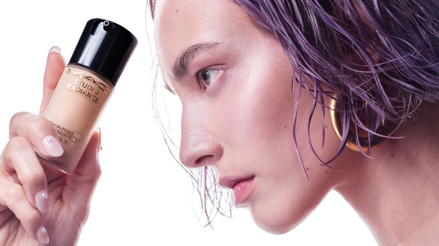 Models wearing lipstick for KISSPROOF + WATERPROOF benefits.